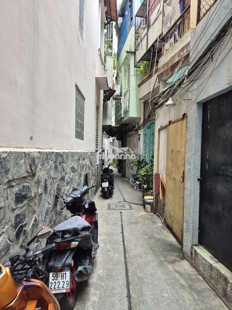 Nhà cũ quận 1 khu trung tâm cho thuê hoặc bán - 2