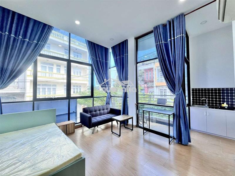 Căn hộ mới xây, full nội thất, ban công view đẹp, thang máy