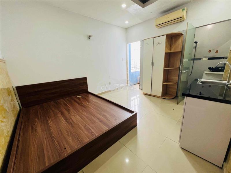 Cho thuê phòng studio, ban công, full nội thất, gần công viên phú lâm