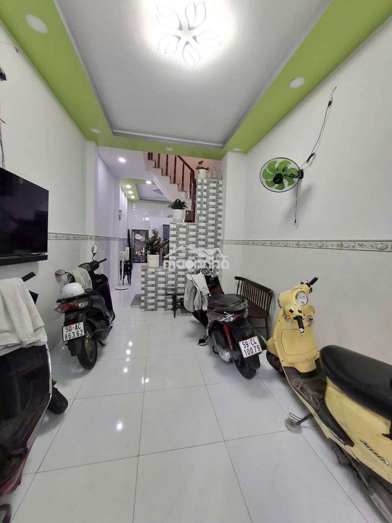 🏡 Bán nhà mới đường lê thành phương p15 q8
- 2