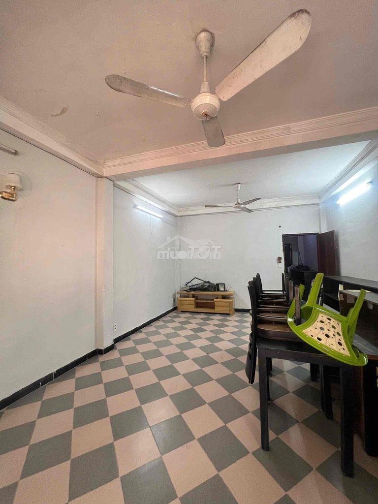 Cho thuê phòng rộng 50m2 tại đường hậu giang quận 6 - 2