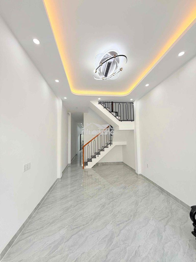 Bán nhà hẻm xe hơi, ngã tư tô ký, dt 70m2 full, shr mới, giá 4.39 tỷ