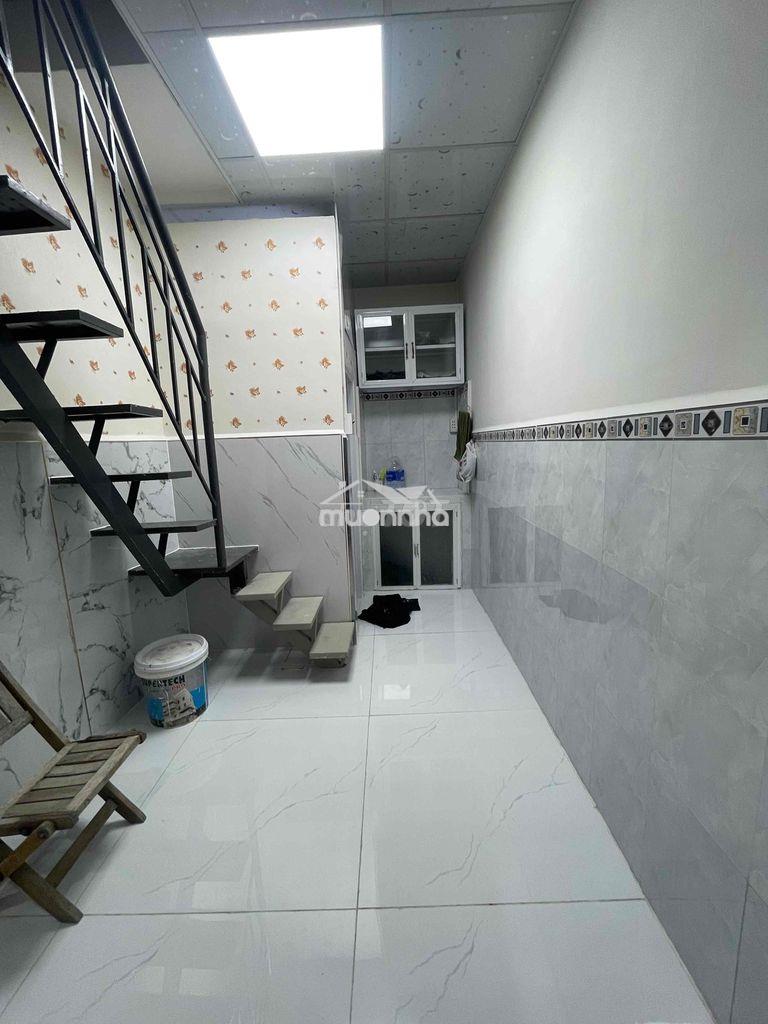 Bán nhà 2 tầng vào ở ngay. hẻm rộng 2.5m gần đường nguyễn tất thành. - 4