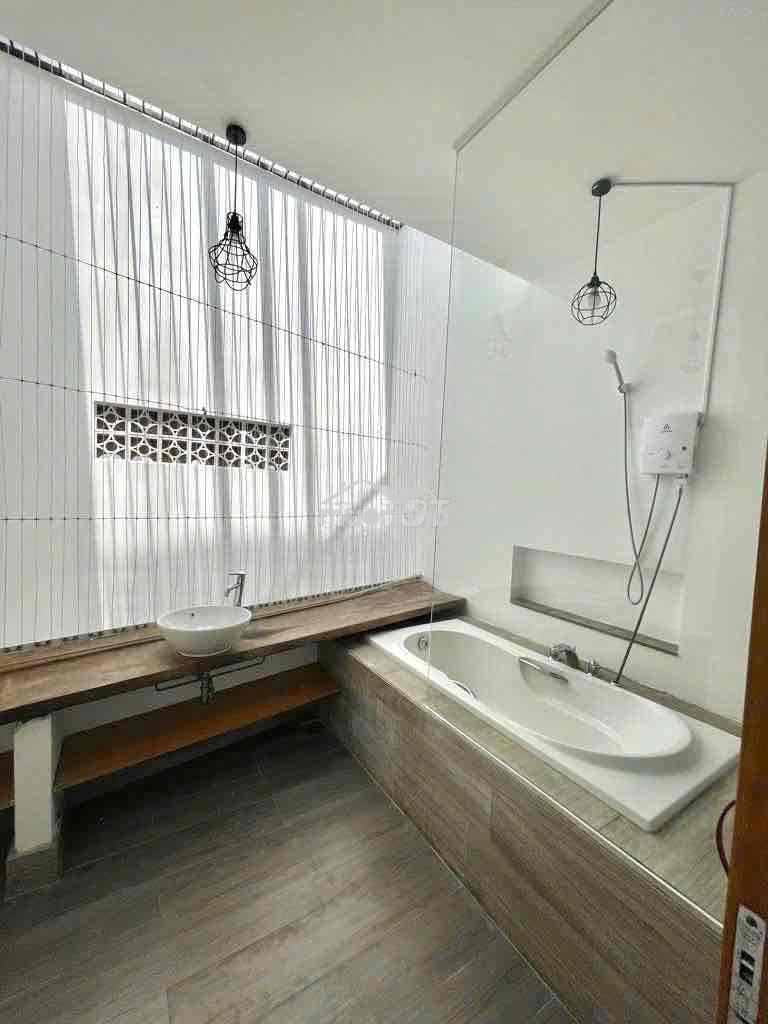 Cho thuê nhà nguyên căn 5 tầng full nội thất siêu thoáng gần landmark - 4