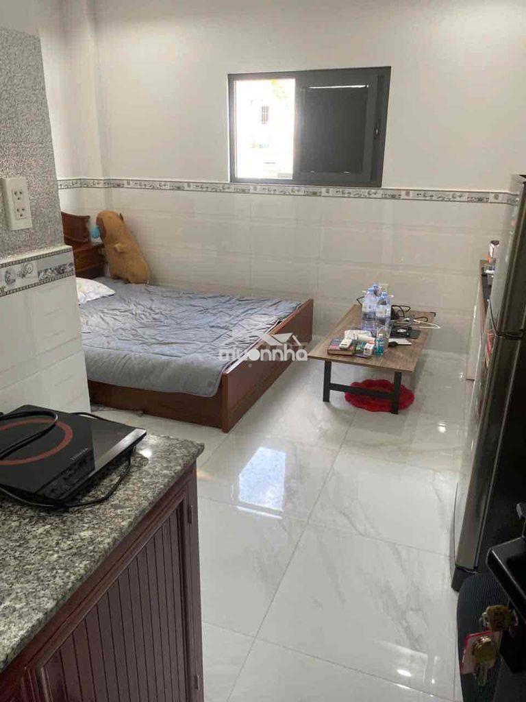 Phòng cửa sổ có thang máy tân sơn gò vấp