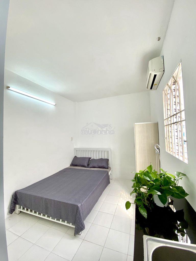 Phòng sẵn nội thất, thoáng mát. gần phan xích long 2 phút - 2