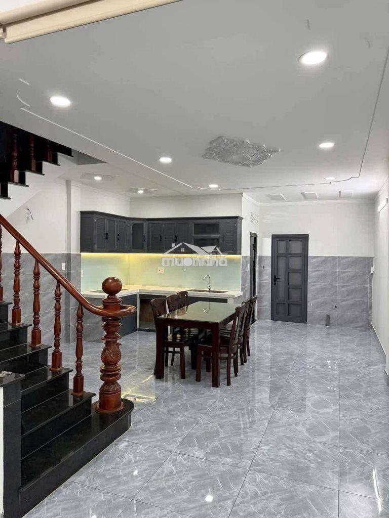 Nhà mặt tiền sân xe hơi gần go dĩ an  - 3