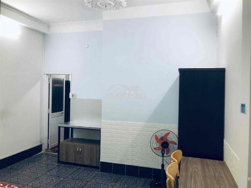 Phòng 24m2 đầy đủ nội thất , máy lạnh , máy giặt , toileet riêng ,