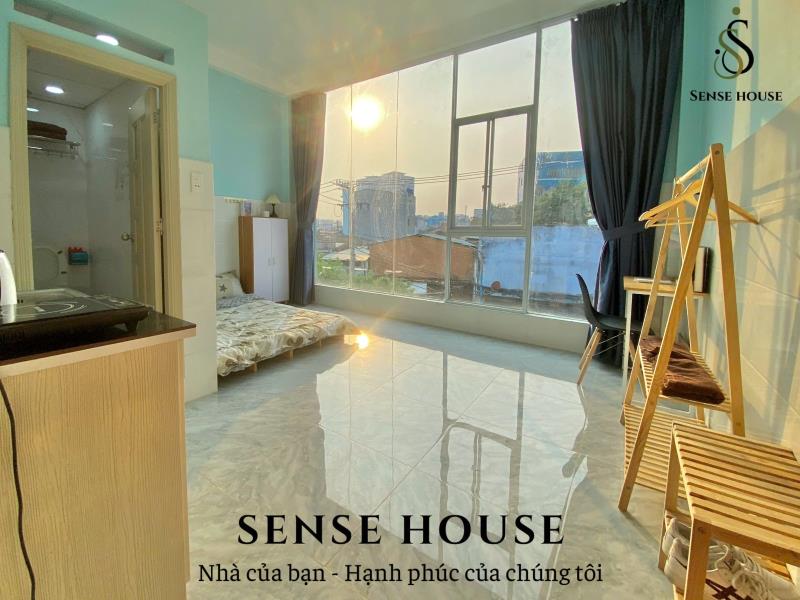 Phòng view kính siêu chill kế bên công sau đh văn hiến âu cơ, full nội thất, có phim cách nhiệt