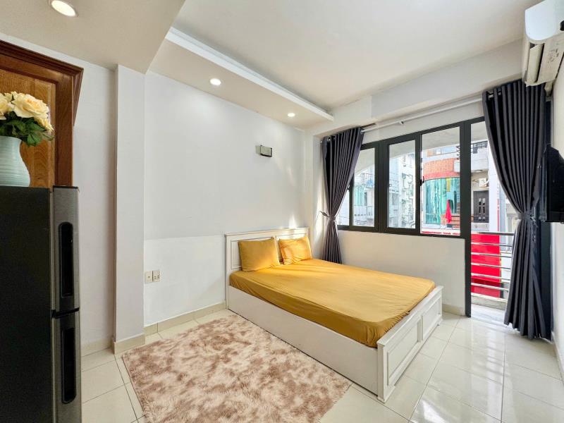 Phòng ban công ngay cầu vượt 3/2 đại học ueh, vạn hạnh mall - 3
