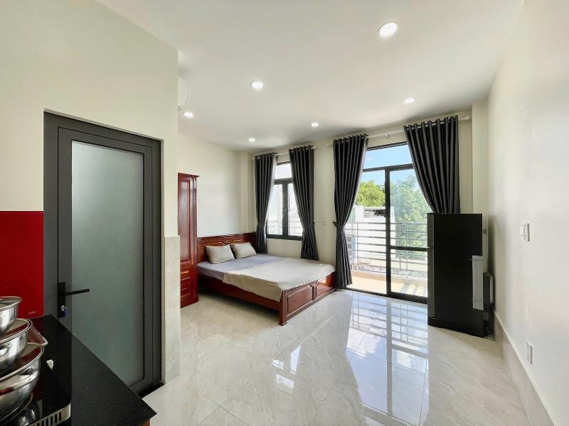 Phòng ban công thoáng mát mgay ngã 4 bảy hiền