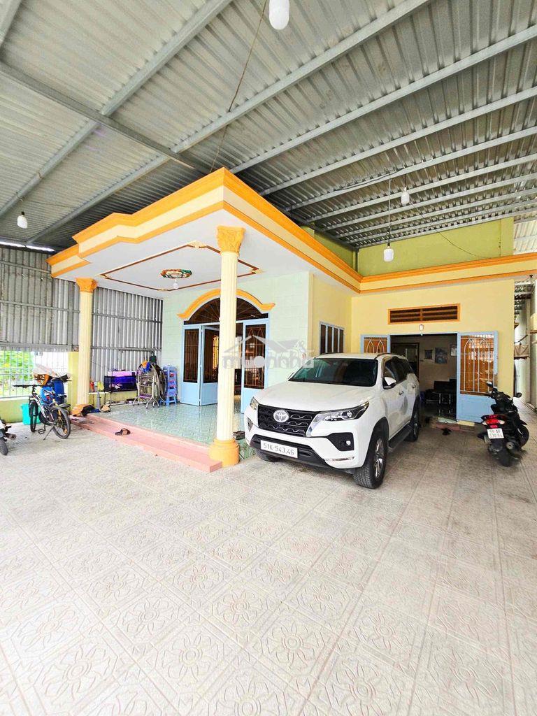Bán nhà cấp 4 xây dựng kiên cố gần chợ lò lu gần trường đại học mkt