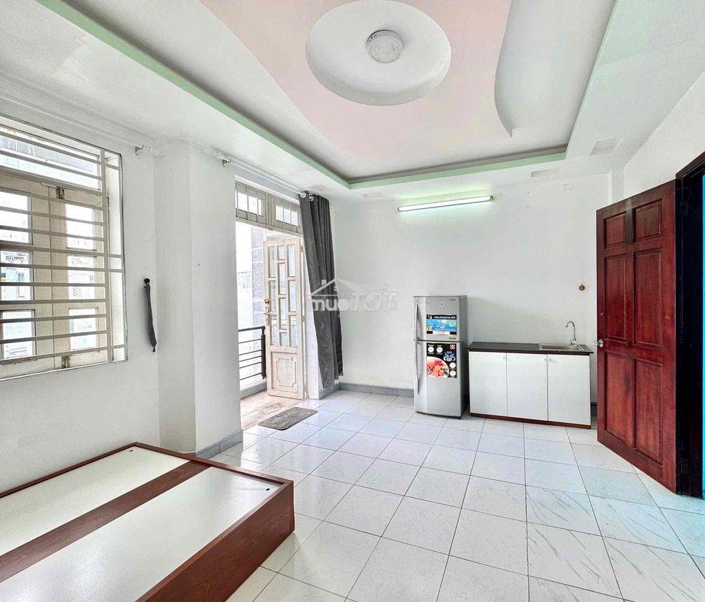 Phòng ban công nhiều ánh sáng giá rẻ - 4