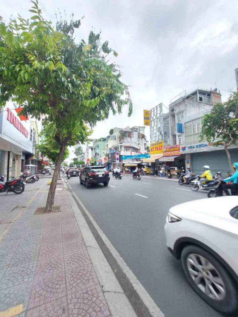 Trung tâm q.1 - đinh tiên hoàng – dt: 4*22m, nở hậu 4.7m – 32 tỷ