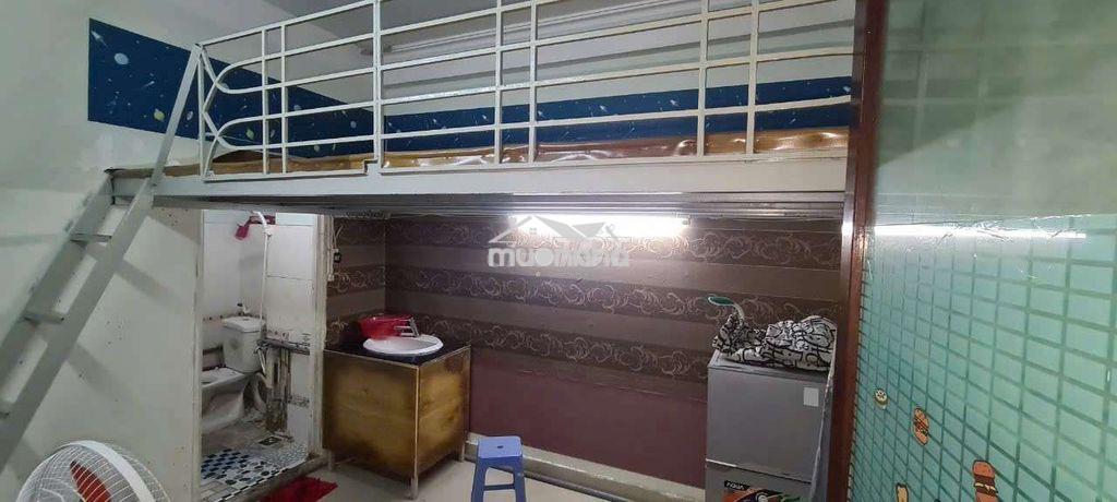 Phòng riêng biệt có gác hẻm oto gần chợ thị nghè,q1 - 3