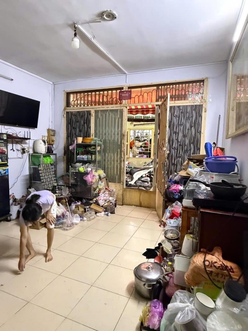 Kế cv 23/9 - trung tâm q.1 - đỗ quang đẩu - dt: 4.4*8m nở hậu 6.2m - 5 tỷ 850 - 2