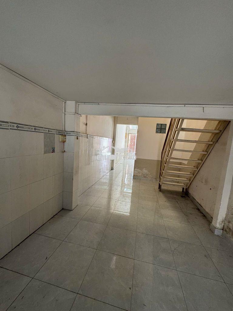 Cho thuê nhà riêng 2pn, sân xe hơi, lối độc lập, gần chợ bà chiểu - 4