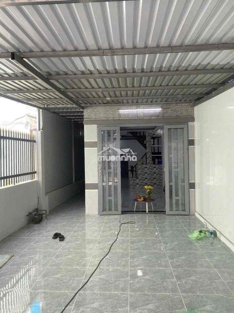 Nhà mt bà điểm xe tải thông mới đep