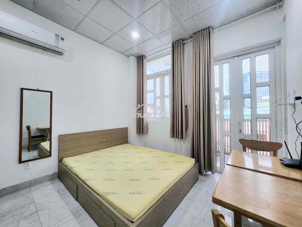 Phòng ban công_mặt tiền_thang máy_hầm xe_gần đh mở_isb_ueh_cv lê văn 8 - 3