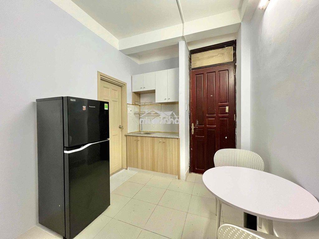 Cho thuê căn 2 phòng ngủ - 1 phòng bếp cửa sổ - có thang máy - 3