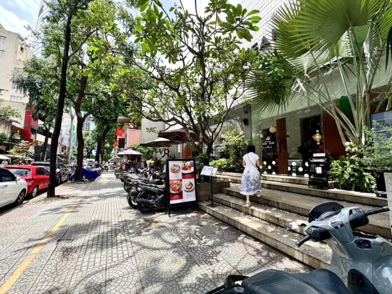 Kế phố đi bộ nguyễn huệ - mặt tiền hồ tùng mậu - q.1 - dt: 4*18m - 80 tỷ  - 2