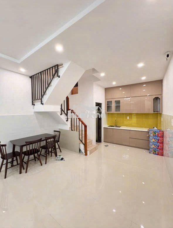 Nhà 1 trệt 1 lầu 4x9 hoà bình gần đầm sen - 2