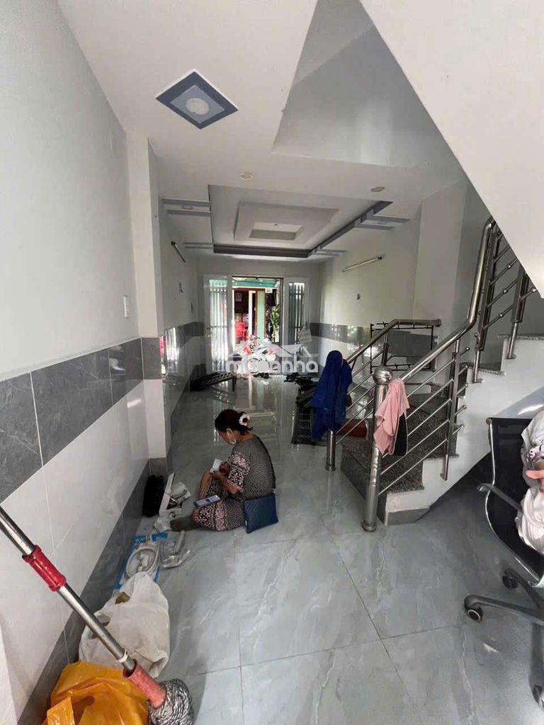 Cho thuê nhà 4 tầng , 4 pn, hùynh tấn phát , nhà bè.