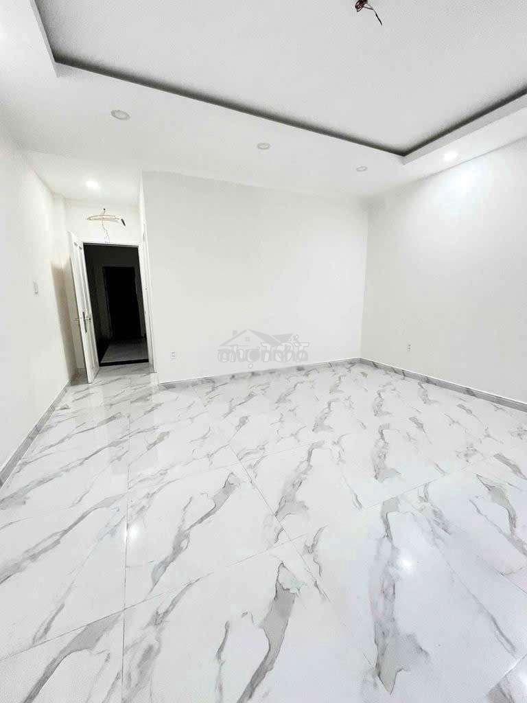 Cho thuê tòa nhà gần ngay siêu thị aeonmall dt 10*20m thang máy - 2