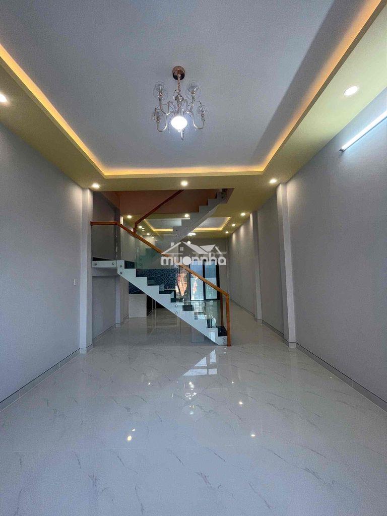 Bán căn nhà lầu gần chợ đông thạnh, sổ hồng riêng