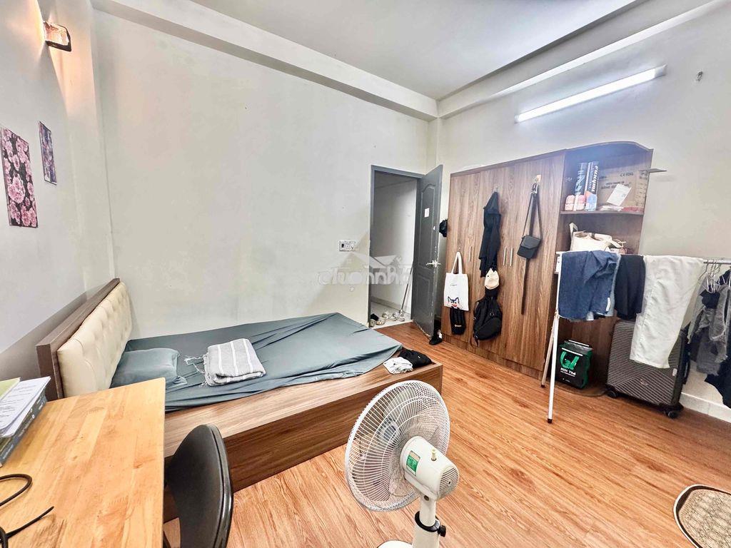 Studio tách bếp cửa sổ trời - full nội thất - Ảnh 2