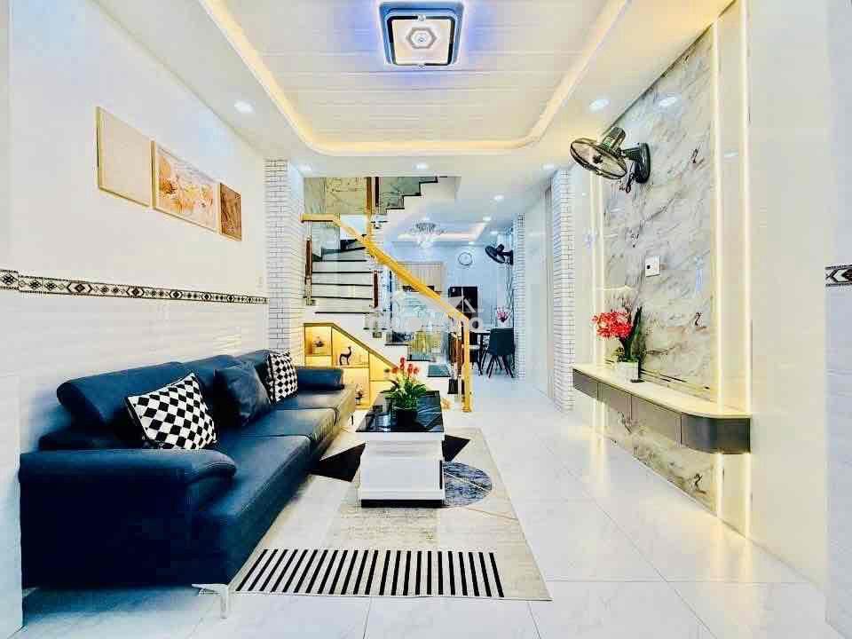 Ngay emart2, hẻm 4m, 3 tầng, full nội thất,  3pn, dtsd 100m2 - 4.86ty - 2