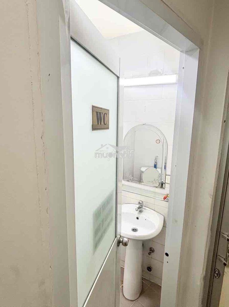 Phòng trọ lớn mặt tiền quận 5 giá rẻ - 4