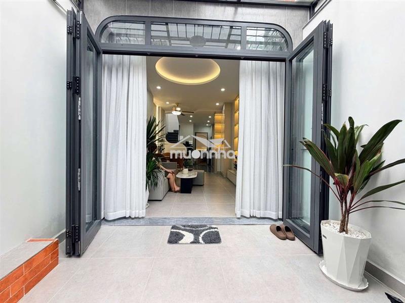 Nhà mới full nội thất – giá 6,95 tỷ – sát quận 1