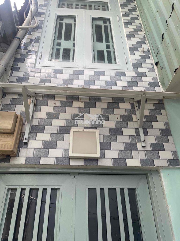 Nhà đẹp cần bán đường bến vân đồn f2q4