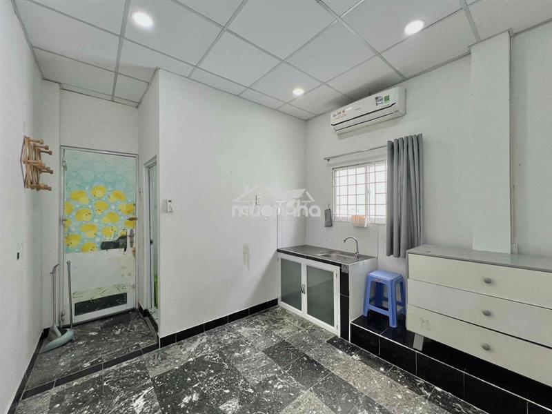 Cho thuê 2 pn 2 wc ban công ngay chợ bàn cờ nhận 4 người 4 xe