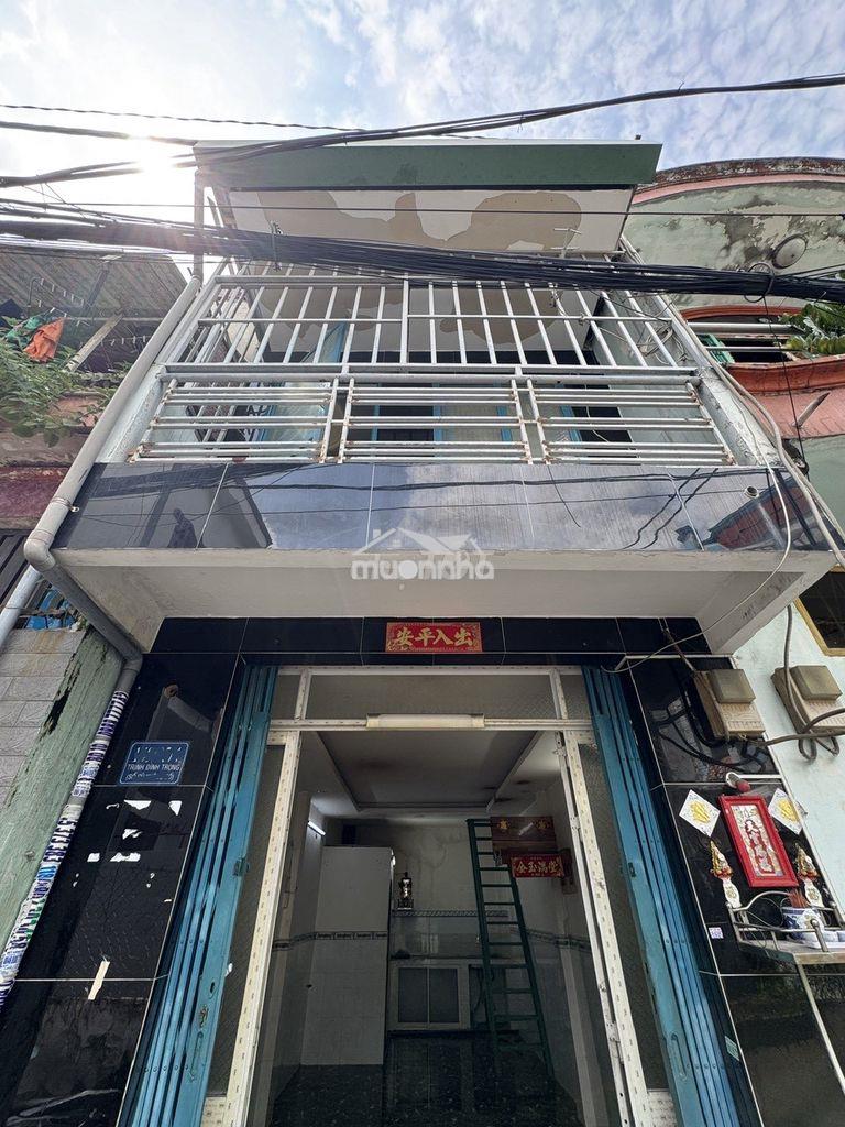 Nhà xe hơi tới cửa, vào ở ngay, gần chợ hoa đầm sen, cv đầm sen