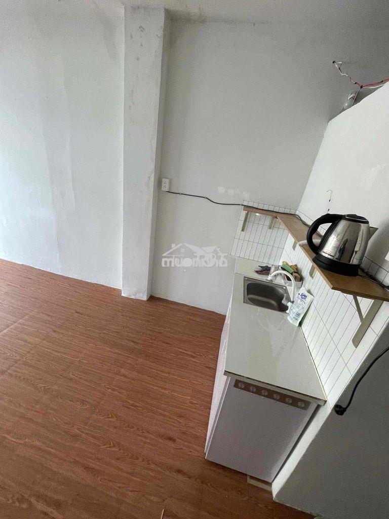 Cho thuê phòng vườn chuối q3 có wc riêng ban công