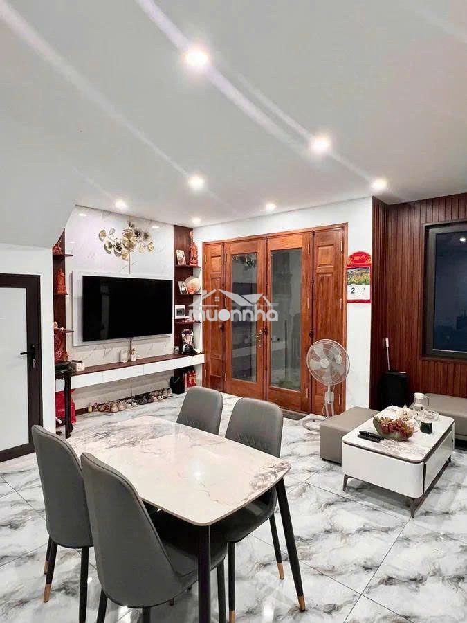 Nhà mới 30m2 phố trung tựu, vf3 vào tận cửa
