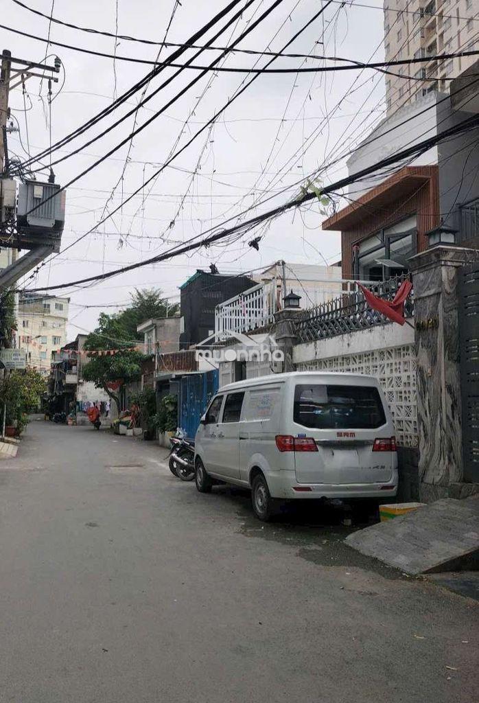 Hơn 5 tỷ, nhà 3 tầng btct nở hậu, hẻm thông lâm văn bền nhà mới ở ngay