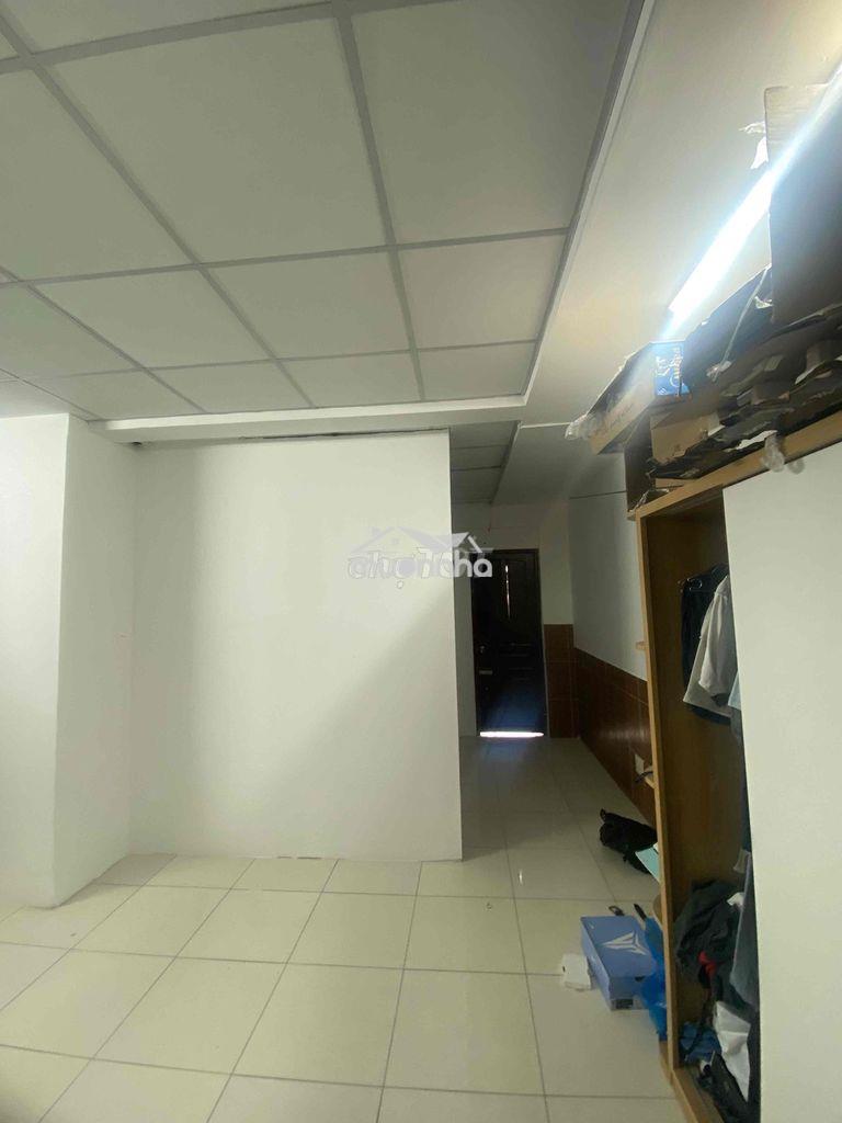 Cần pass lại phòng hợp đồng còn 10 tháng - 3