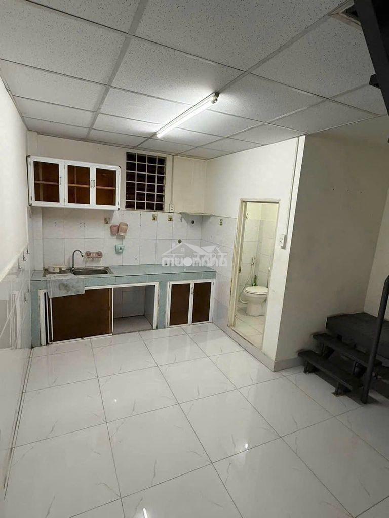 Cho thuê nhà đường vườn lài hẻm thông 4 x 12 m đúc lửng : 1 pn , 2 wc - 2
