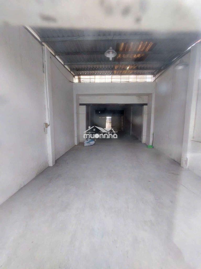 Cho thuê nhà xưởng cấp 4 đường phạm hùng c4 hẽm 8m xe hơi xe tải. - 2
