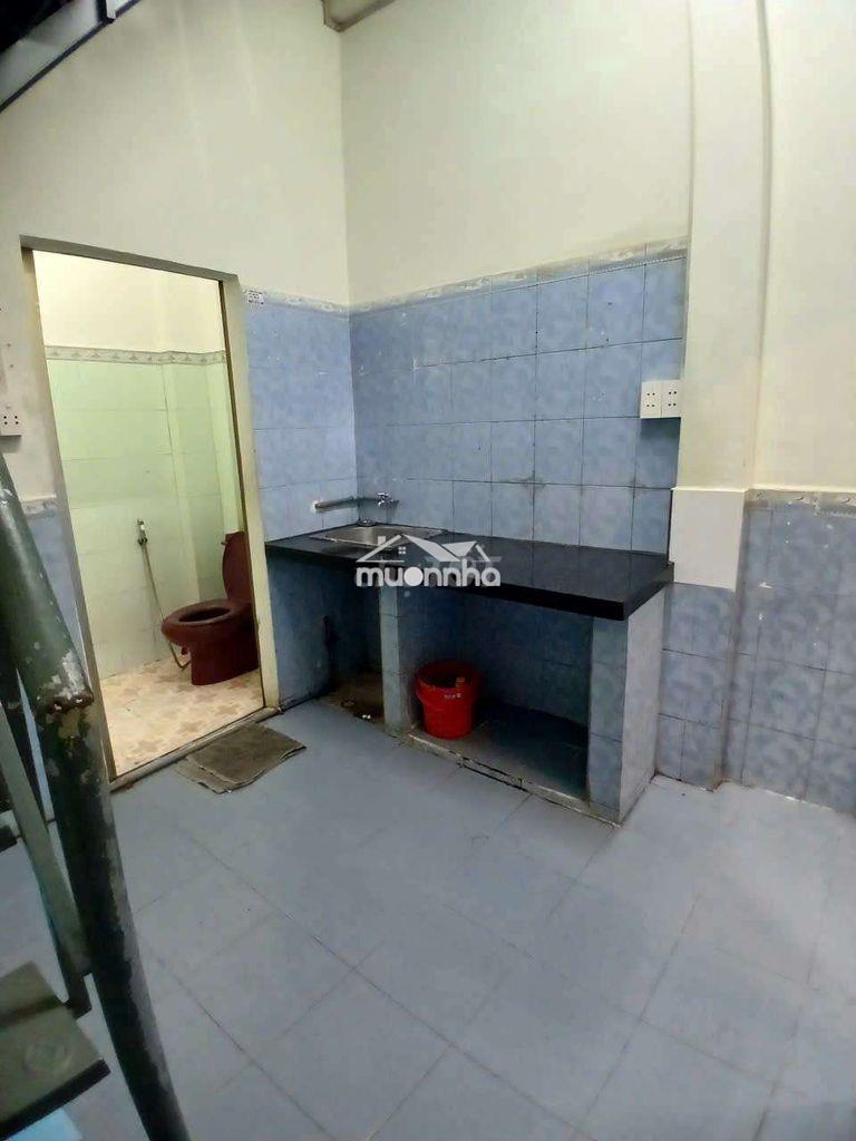 Cho thuê nhà nguyên căn hẻm tôn đản, quận 4 - 3
