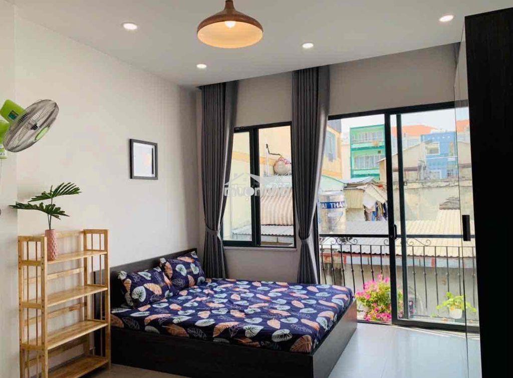Cho thuê căn hộ có ban công mới ngay chợ bến thành quận 1 - 3