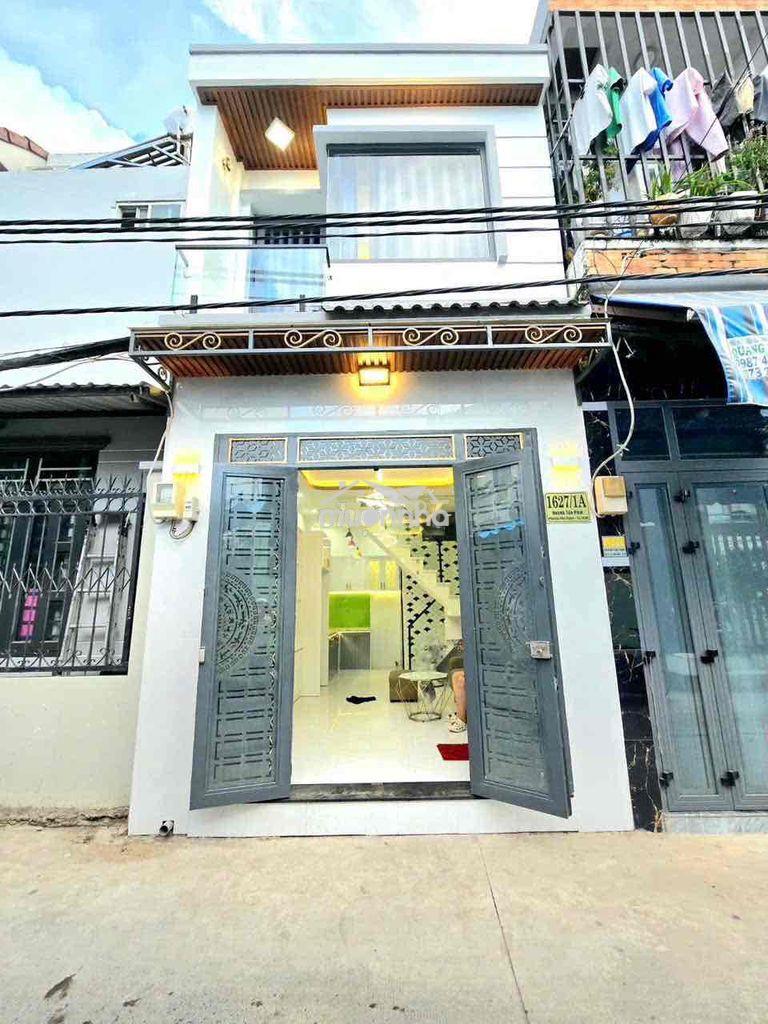 Nhà bán mặt hẻm oto quận 7