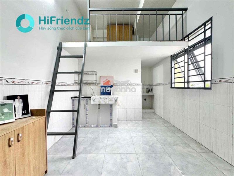 Phòng gác đứng, sẵn máy lạnh - tòa an ninh, sạch sẽ