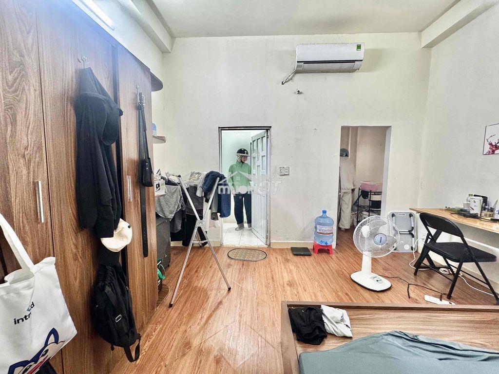 Studio tách bếp cửa sổ trời - full nội thất - Ảnh 4