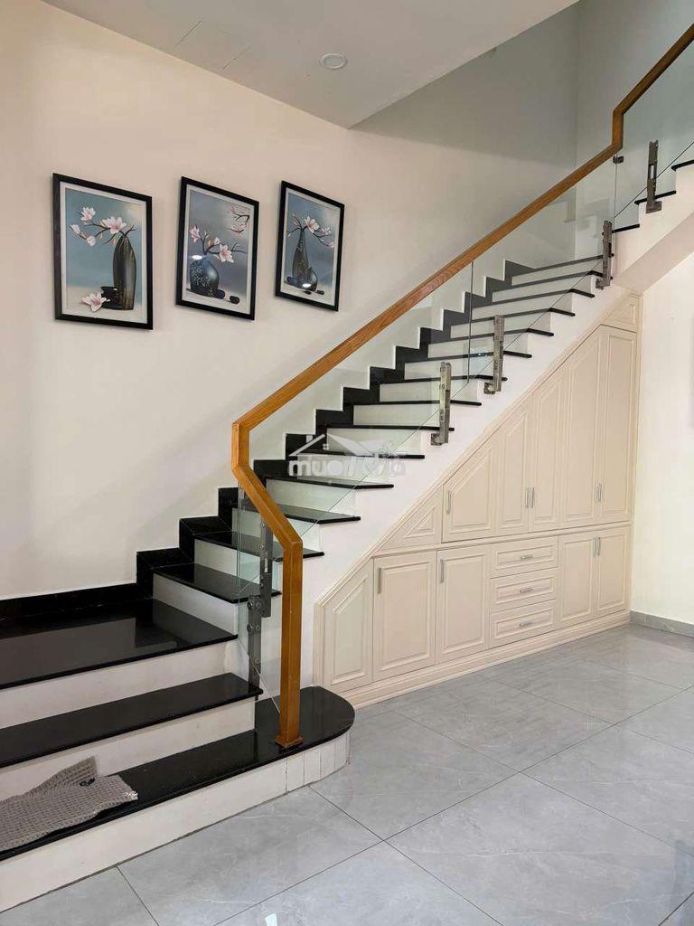 Cho thuê nhà tm dv phú mỹ 3 phòng ngủ