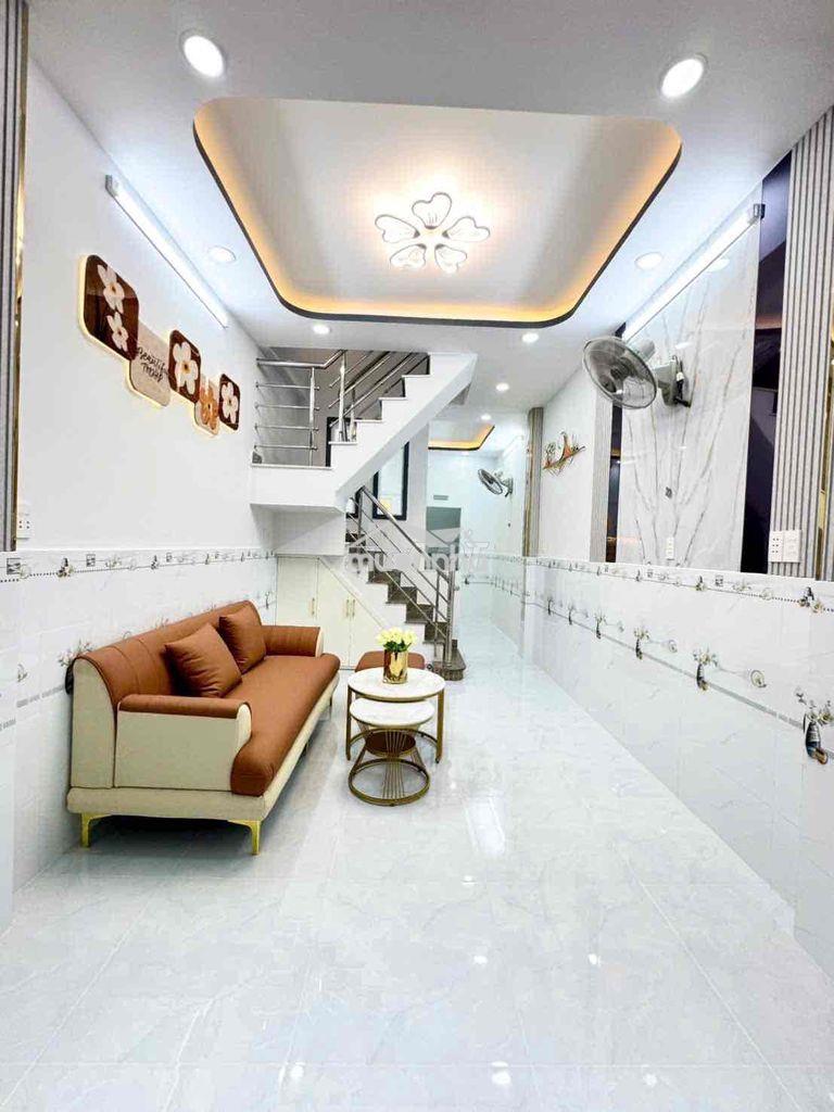 Nhà 30m2 thiết kế 1 trệt 1 lầu nhà mới dọn vào ở liền.