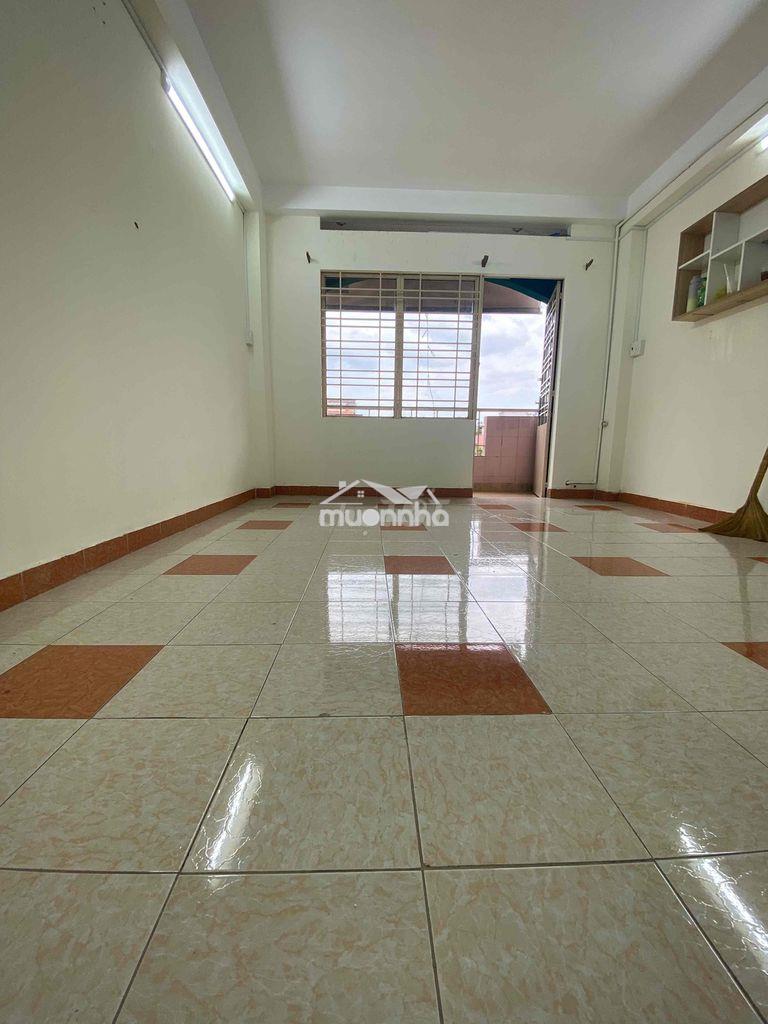 Chung cư lê thị riêng ( nhà đẹp, vô ở ngay, thang máy )